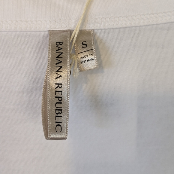 Banana Republic Sigma Phi Epsilon MOM White V-neck T-shirt, Small, NWT - Picture 2 of 10